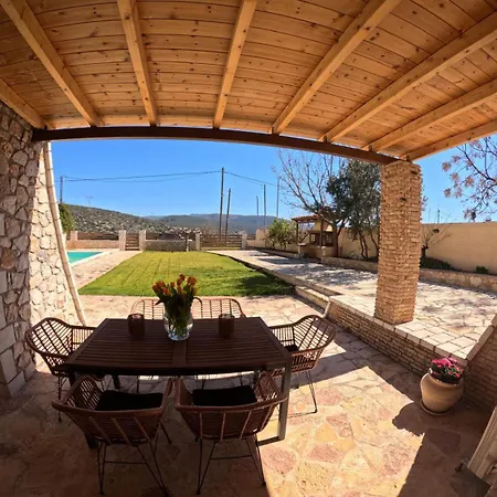 Eliana Villa Vivári