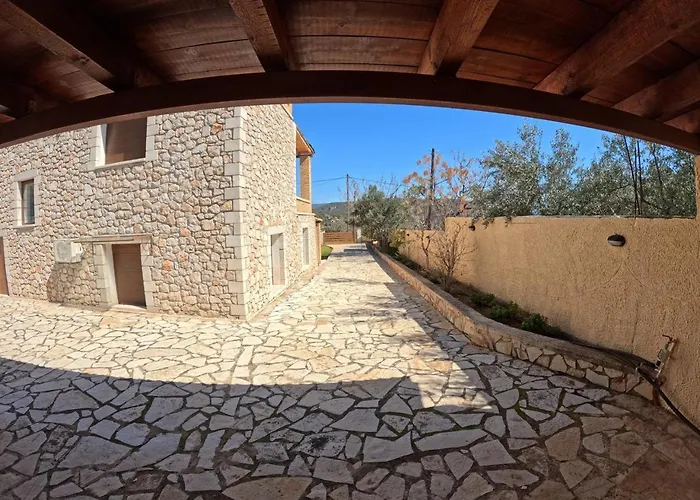 Villa Eliana Vivári